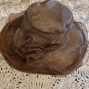 Gorgeous new brown lightweight hat